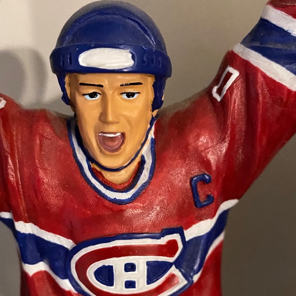 NHL Black and White Hockey Player Figurines - Picture 3 of 8